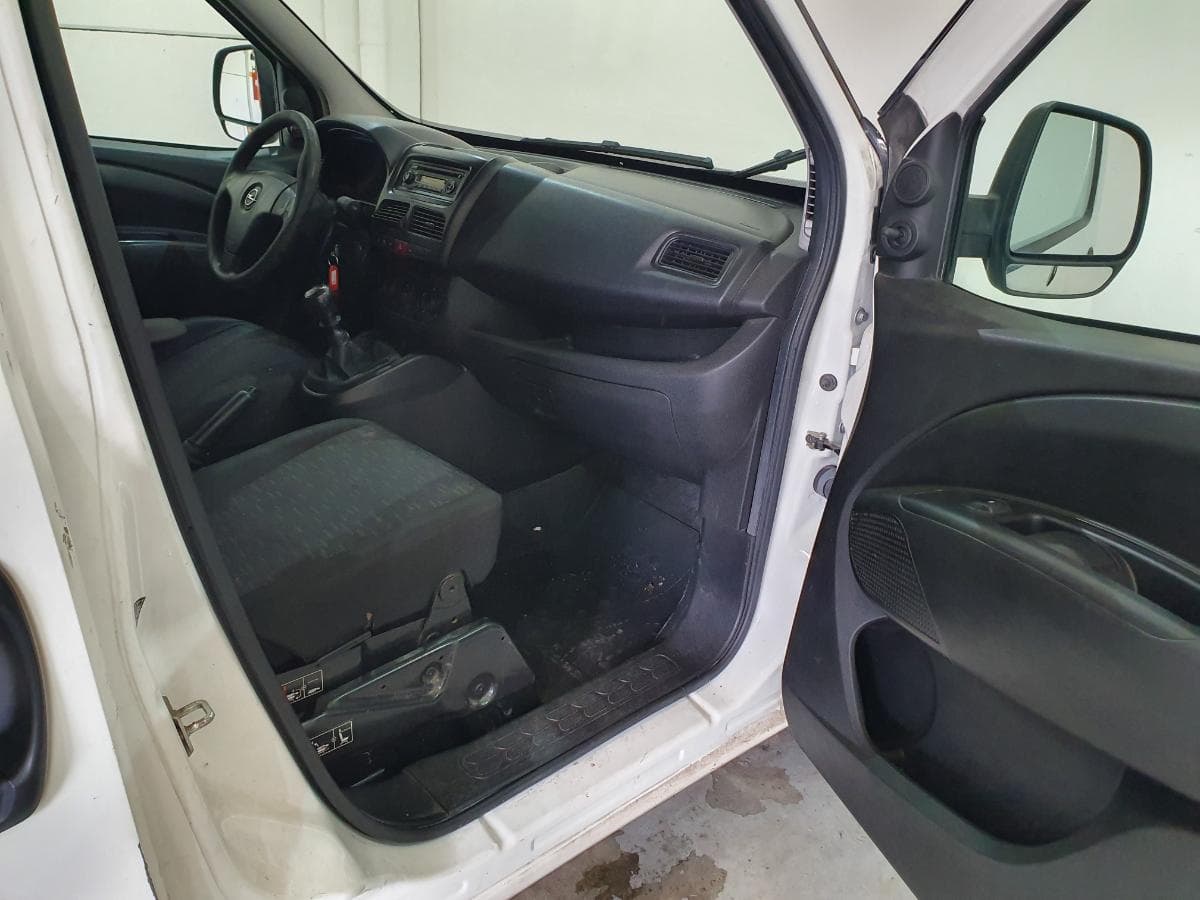 Opel Combo 1.6 CDTI · Ano 2017 — image 38