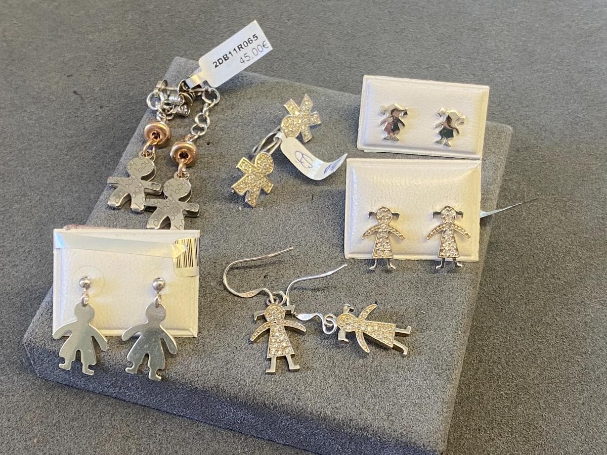 Boucles d'oreilles en argent et autres matériaux — image 3