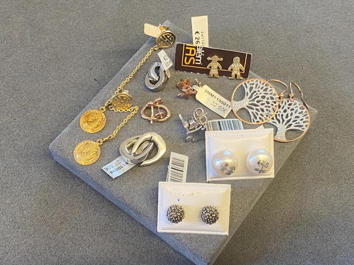 Pendientes de plata y otros materiales — imagen 1