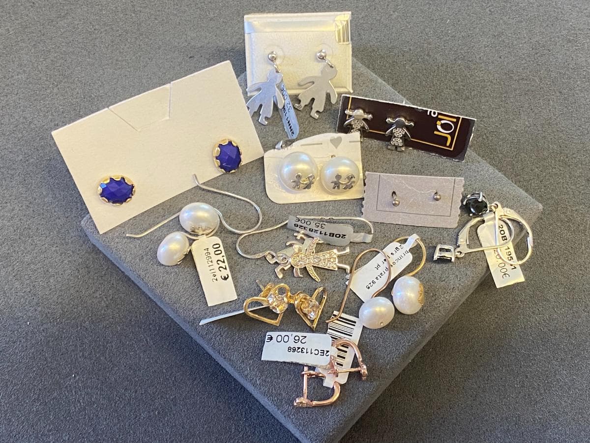 Pendientes de plata y otros materiales — imagen 1