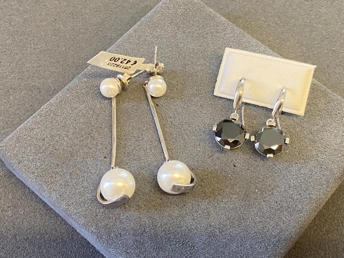 Earrings in silver and other materials — image 2