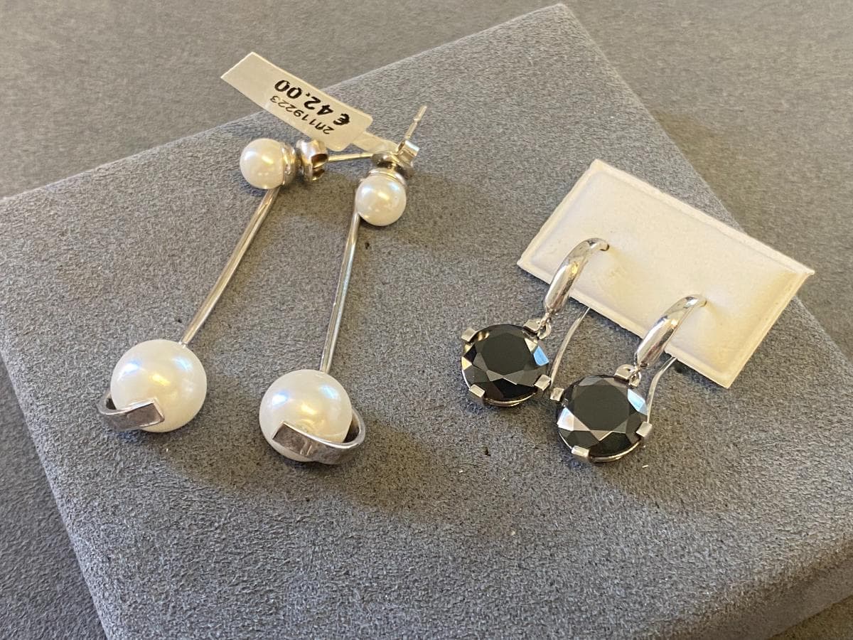 Earrings in silver and other materials — image 3