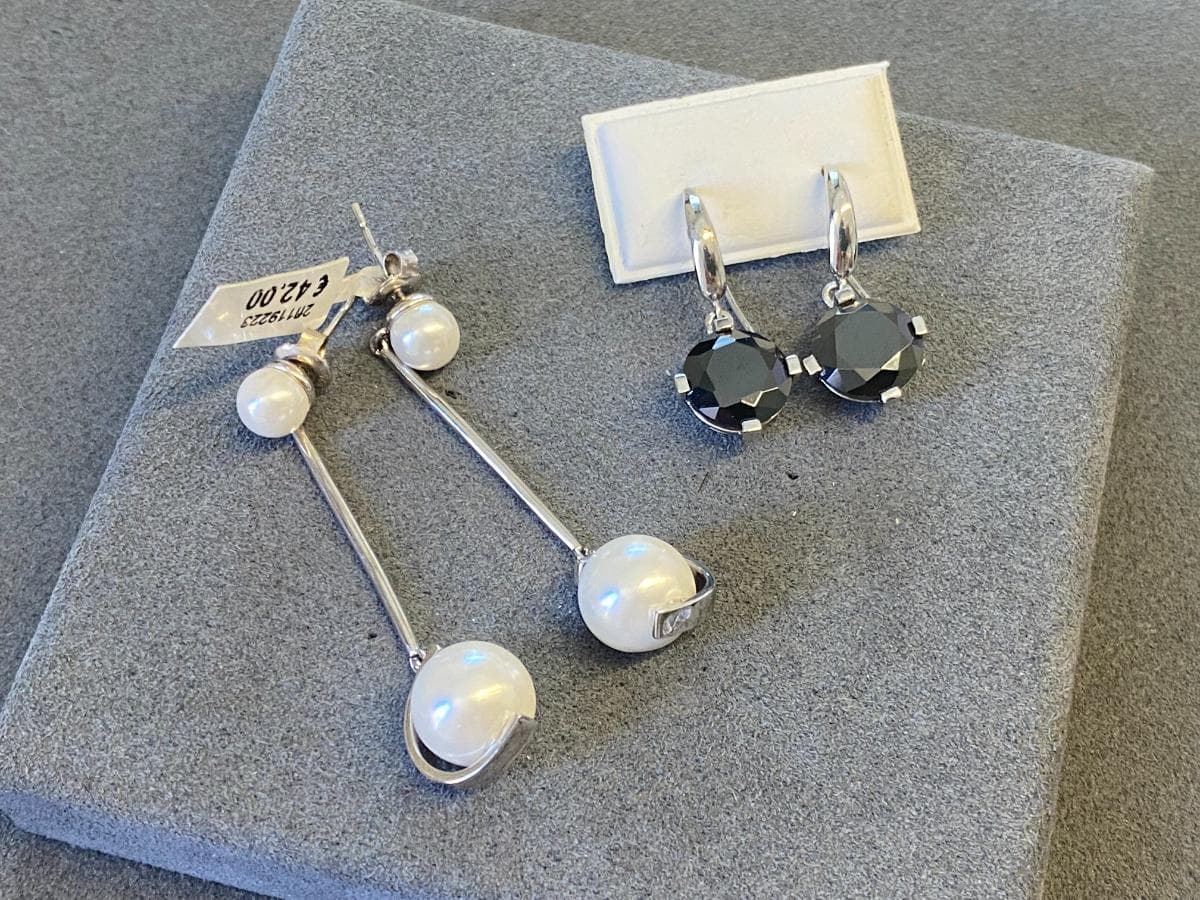 Earrings in silver and other materials — image 4