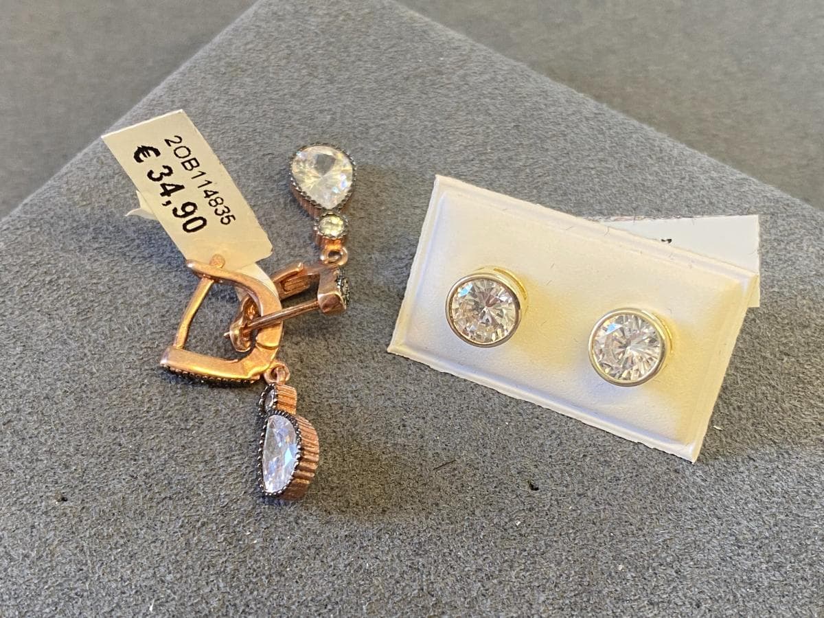 Boucles d'oreilles en argent et autres matériaux — image 1