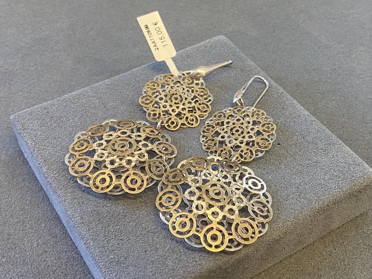 Boucles d'oreilles en argent et autres matériaux — image 1