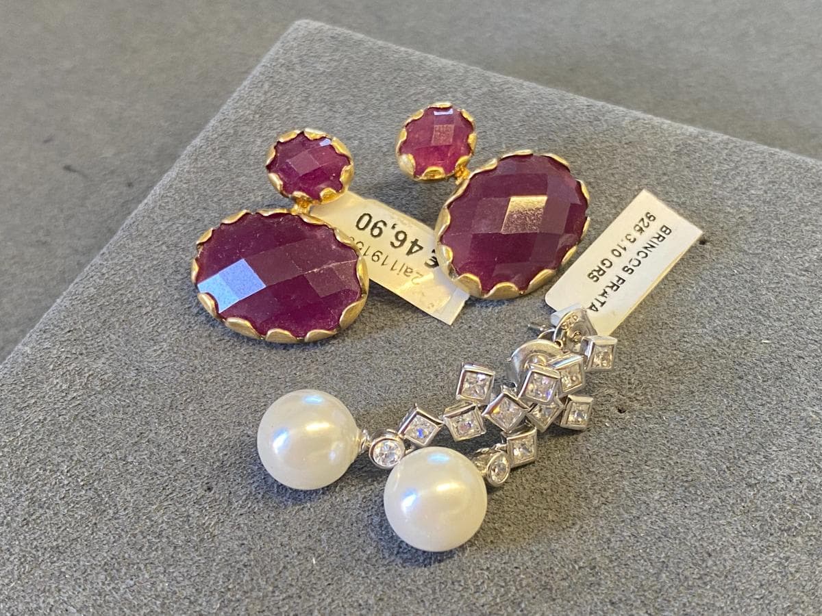 Pendientes de plata y otros materiales — imagen 1