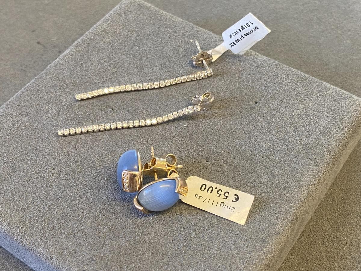 Pendientes de plata y otros materiales — imagen 1