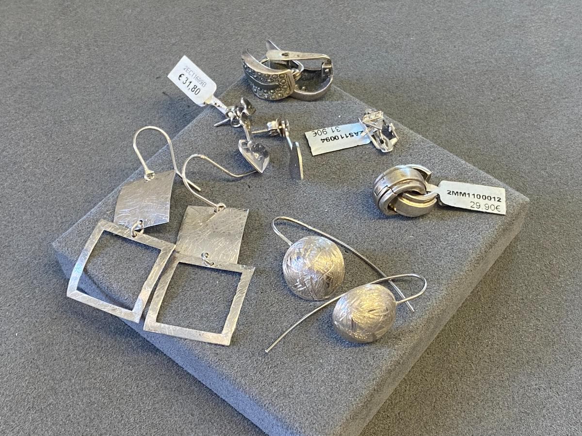 Pendientes de plata y otros materiales — imagen 1
