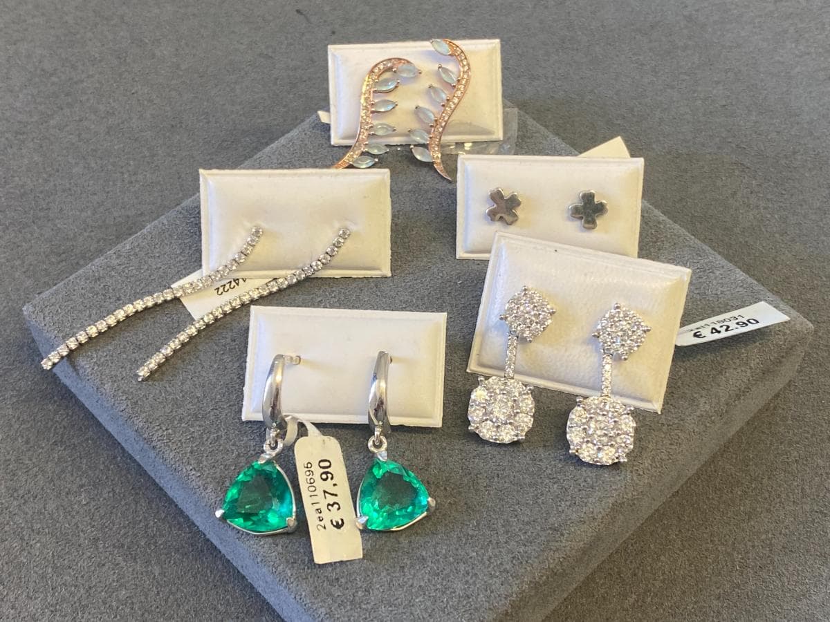 Pendientes de plata y otros materiales — imagen 1