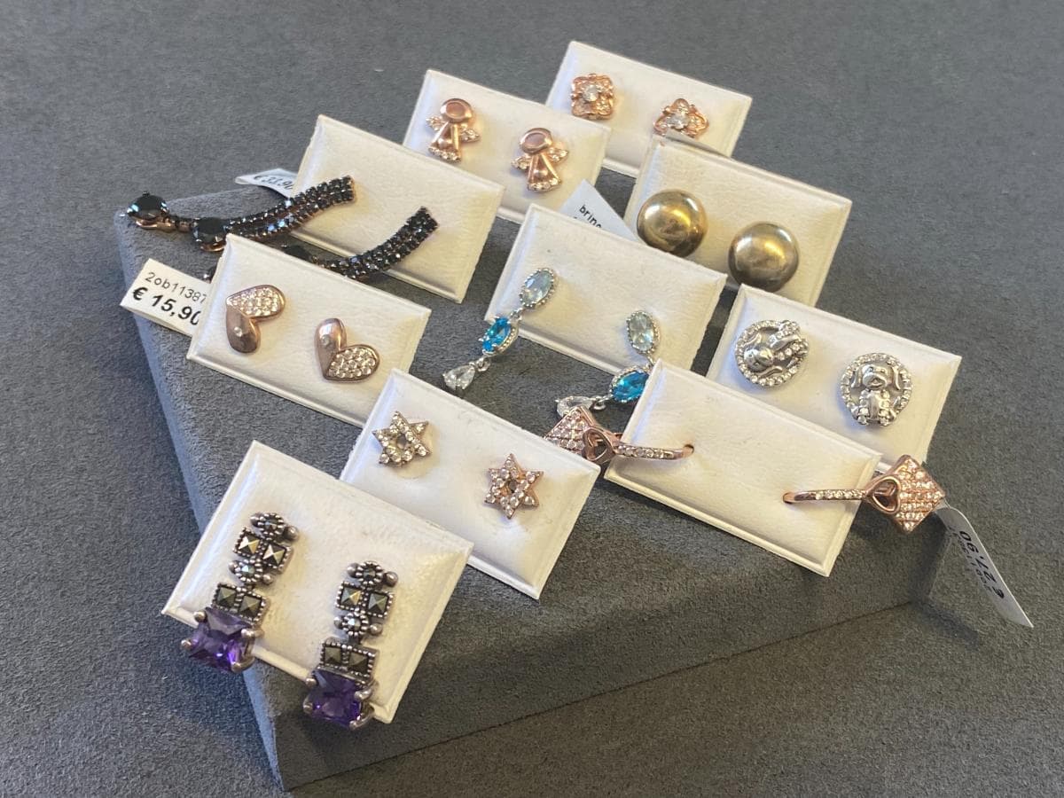 Pendientes de plata y otros materiales — imagen 1