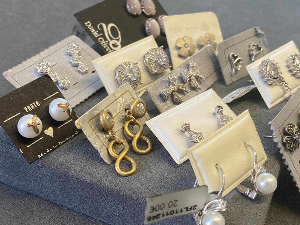 Boucles d'oreilles en argent et autres matériaux — image 3