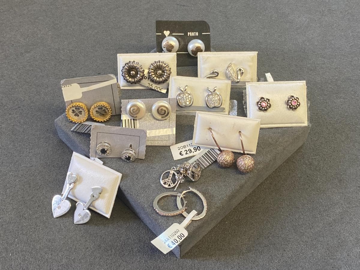 Pendientes de plata y otros materiales — imagen 1