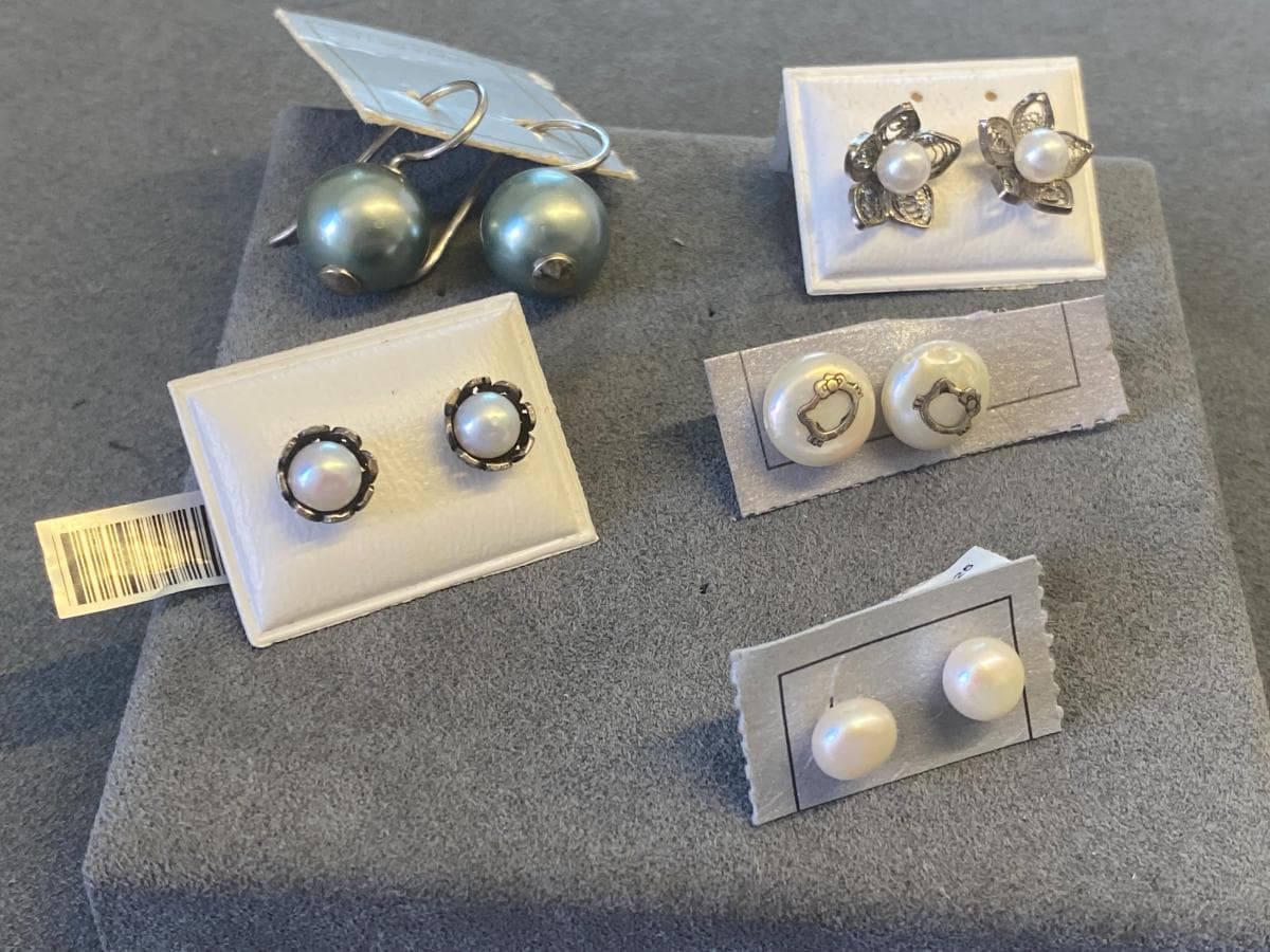 Earrings in silver and other materials — image 4