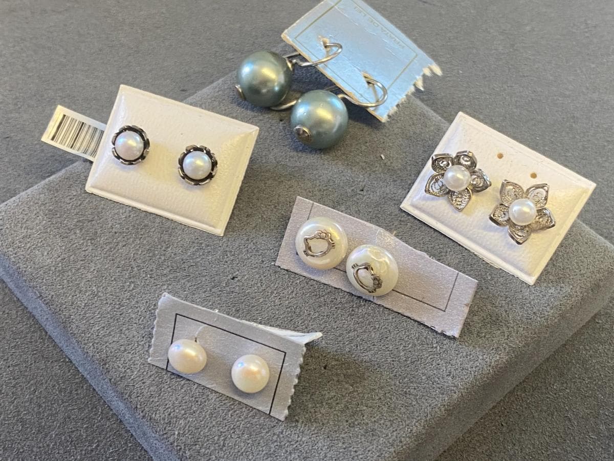 Earrings in silver and other materials — image 3