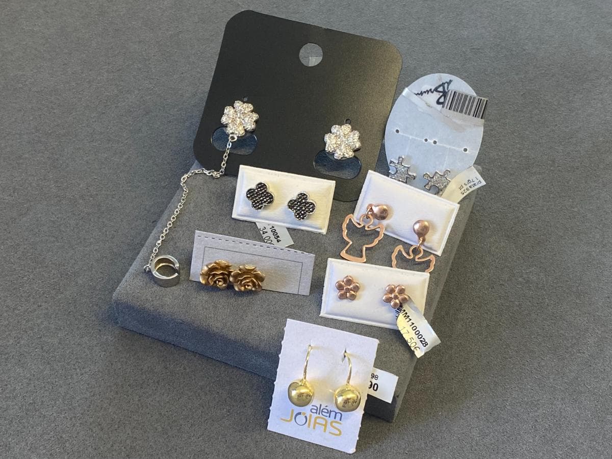 Boucles d'oreilles en argent et autres matériaux — image 1