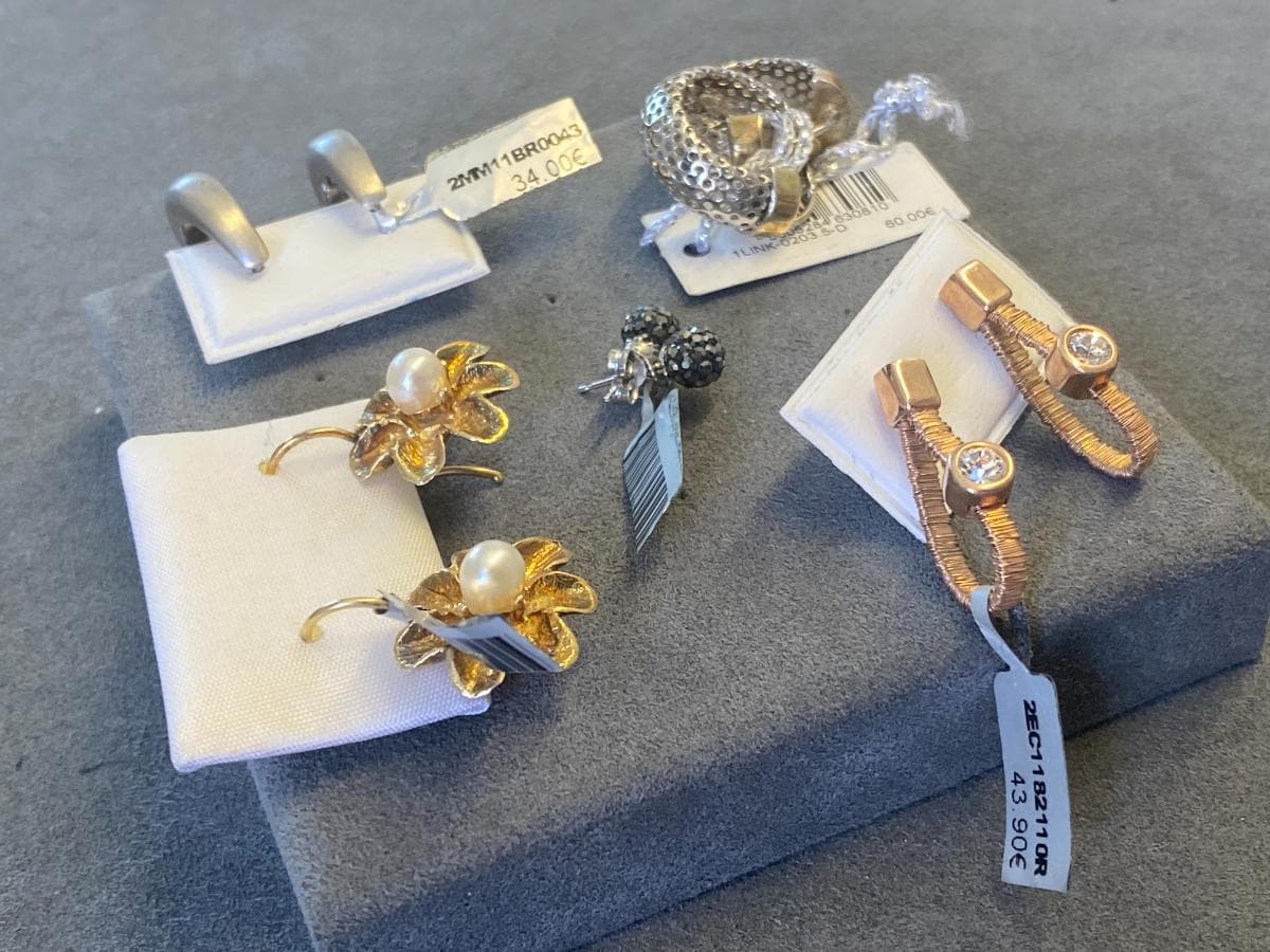 Pendientes de plata y otros materiales — imagen 1