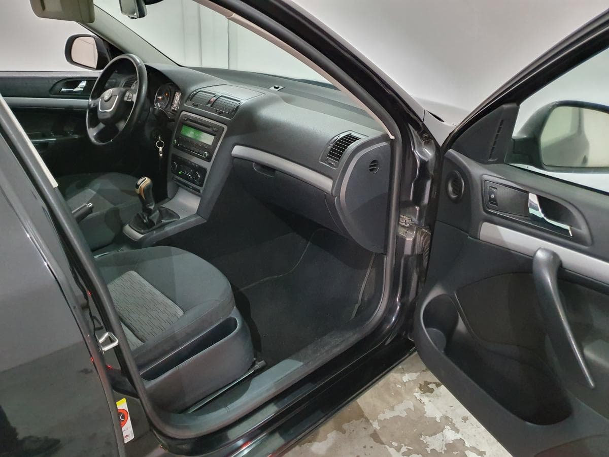 Skoda Octavia 1.6 TDI · Ano 2013 — image 12