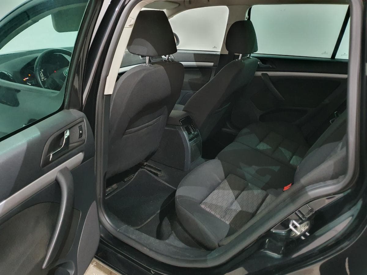 Skoda Octavia 1.6 TDI · Ano 2013 — image 17