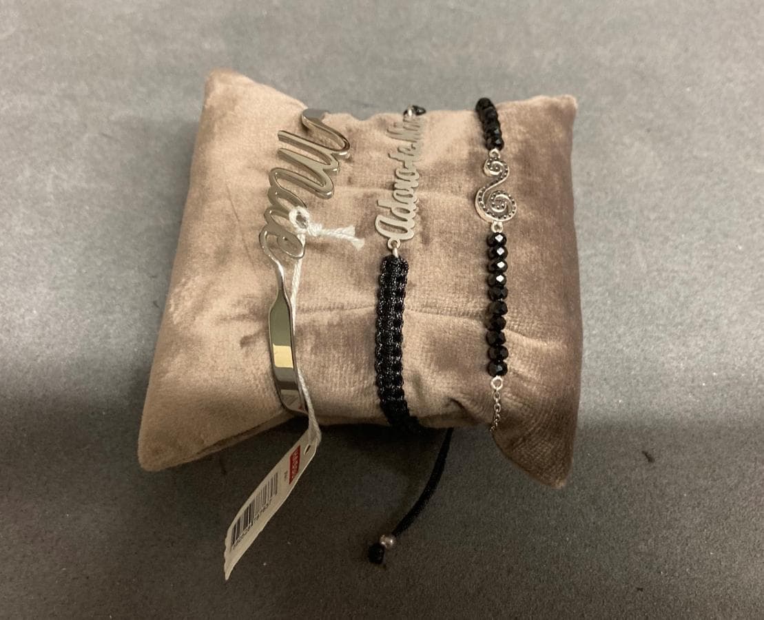 Bracelets — image 2