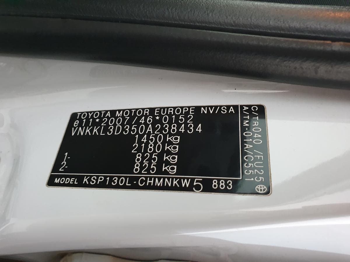 Toyota Yaris 1.0 · Ano 2017 — image 13