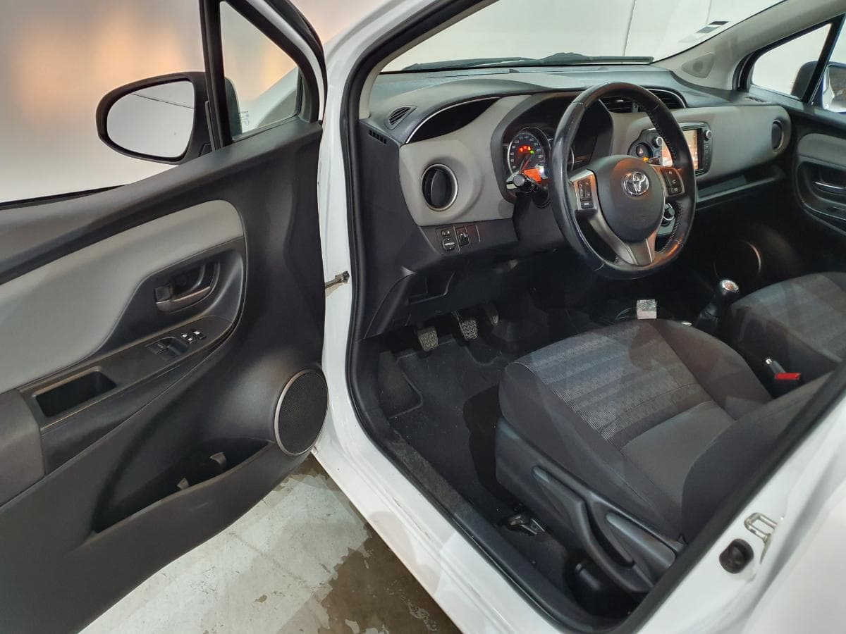Toyota Yaris 1.0 · Ano 2017 — image 18