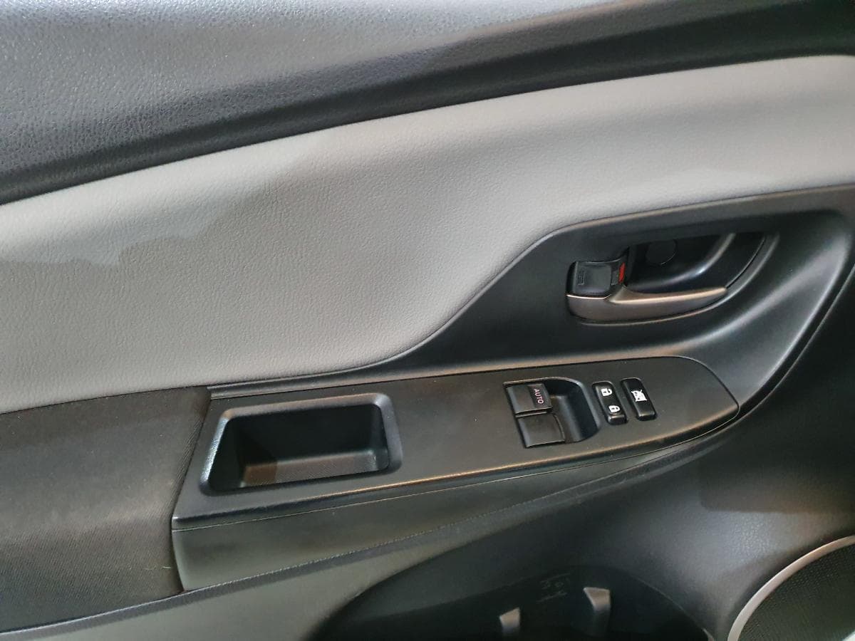 Toyota Yaris 1.0 · Ano 2017 — image 19