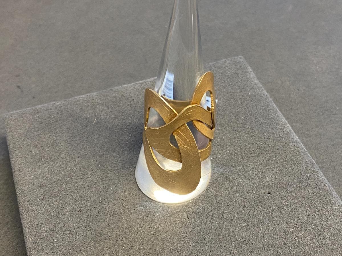Anillo de plata y otros materiales — imagen 1