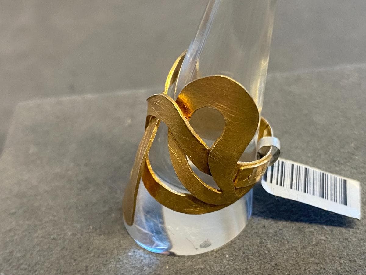 Anillo de plata y otros materiales — imagen 4
