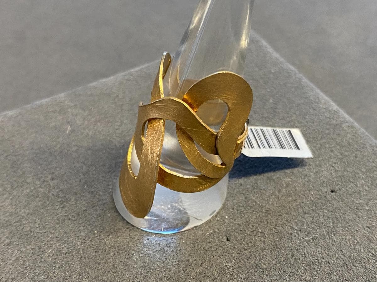Anillo de plata y otros materiales — imagen 2