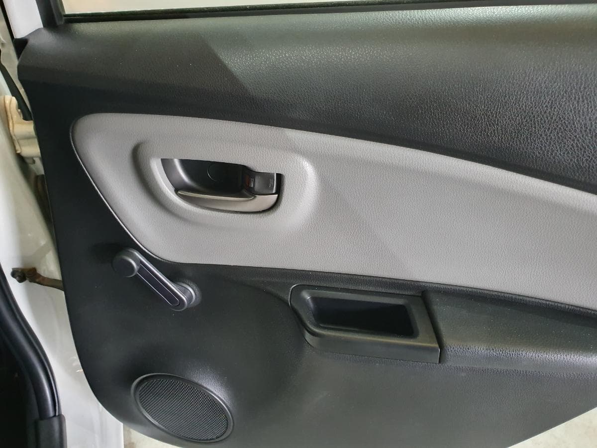 Toyota Yaris 1.0 · Ano 2017 — image 21