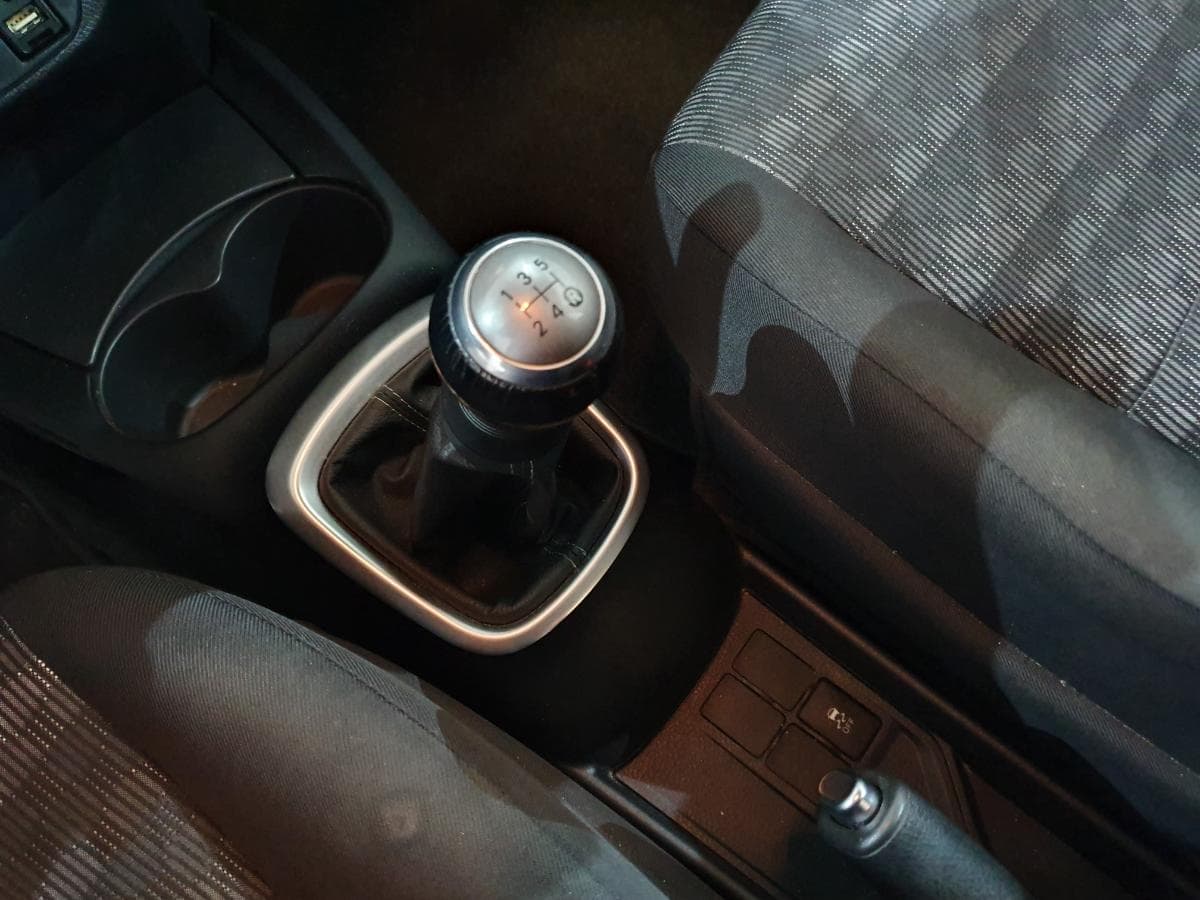 Toyota Yaris 1.0 · Ano 2017 — image 37