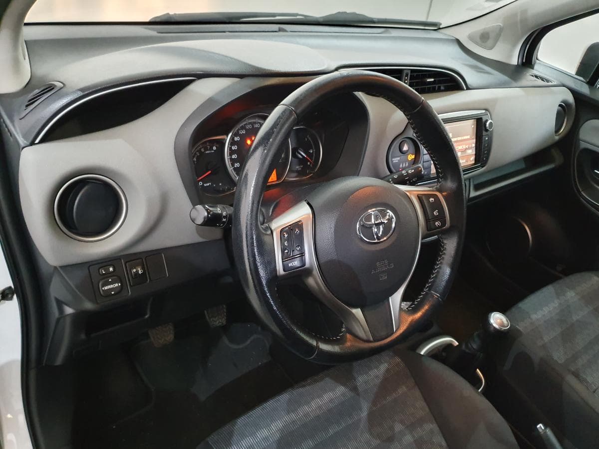 Toyota Yaris 1.0 · Ano 2017 — image 36