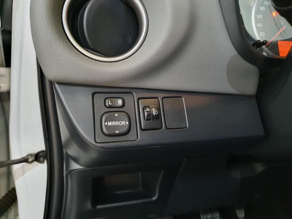 Toyota Yaris 1.0 · Ano 2017 — image 41