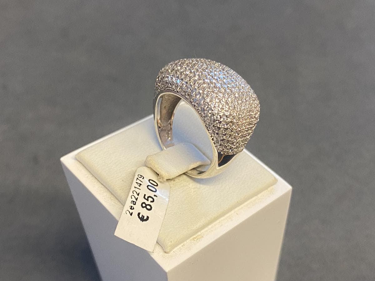 Anillo de plata y otros materiales — imagen 4