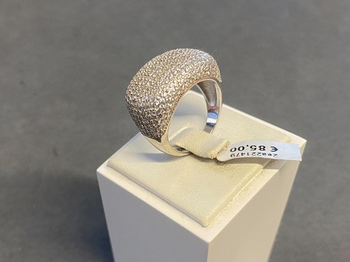 Anillo de plata y otros materiales — imagen 3
