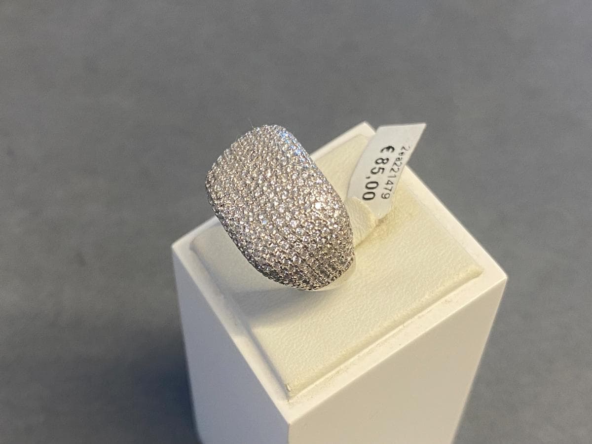 Anillo de plata y otros materiales — imagen 2