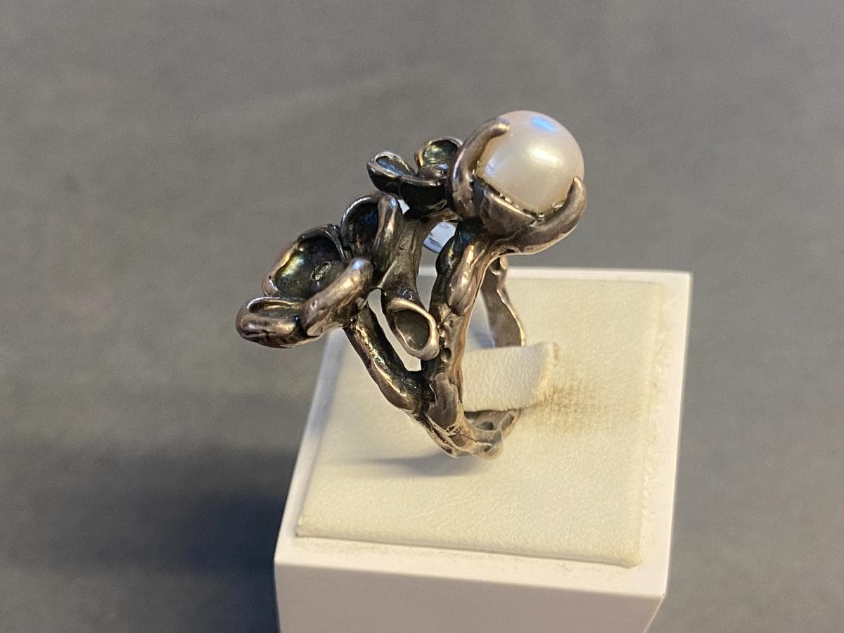 Anillo de plata y otros materiales — imagen 3
