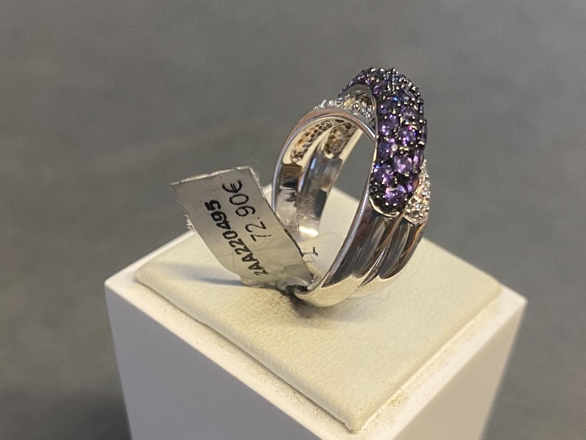 Anillo de plata y otros materiales — imagen 1