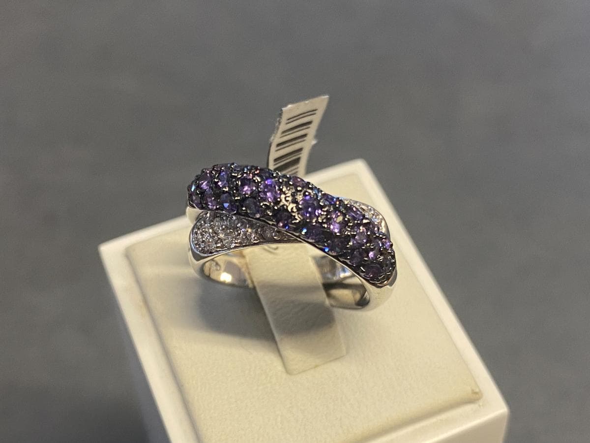Anillo de plata y otros materiales — imagen 2