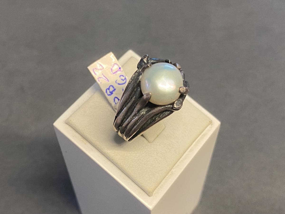 Anillo de plata y otros materiales — imagen 3