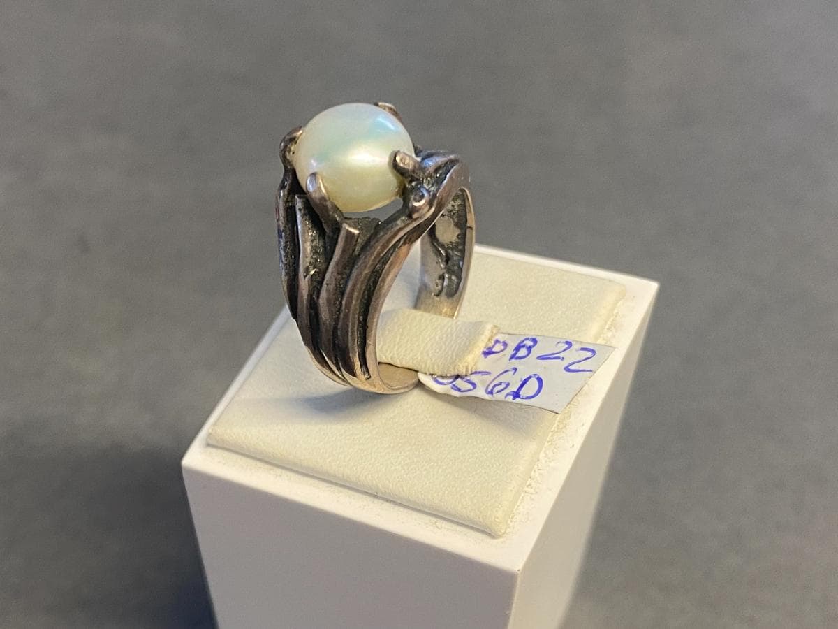 Anillo de plata y otros materiales — imagen 4