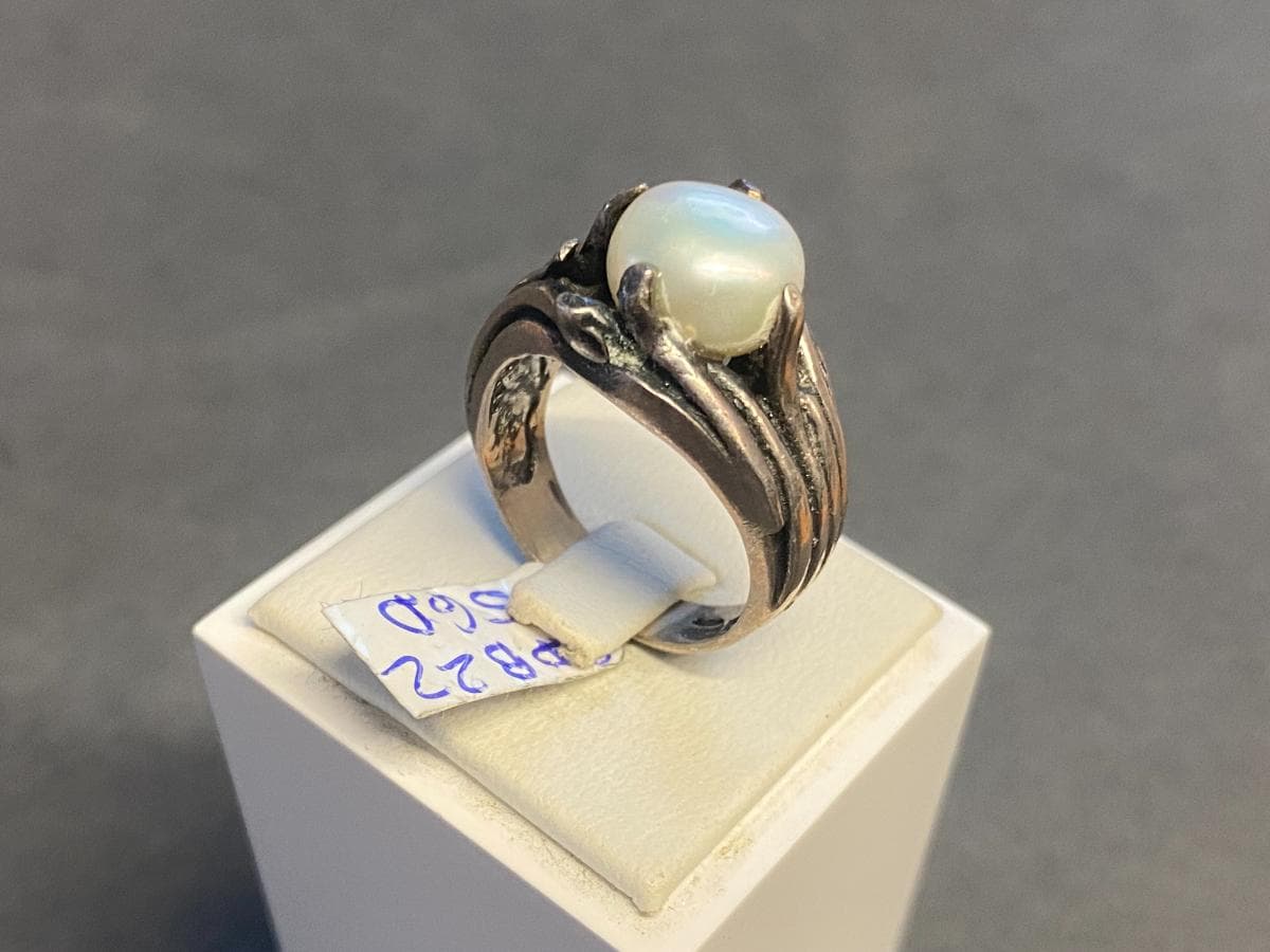 Anillo de plata y otros materiales — imagen 1