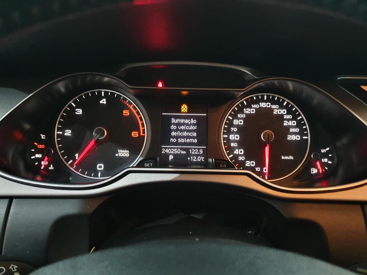 Audi A4 2.0TDI · Ano 2013 — image 39