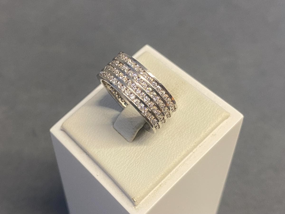 Anillo de plata y otros materiales — imagen 3