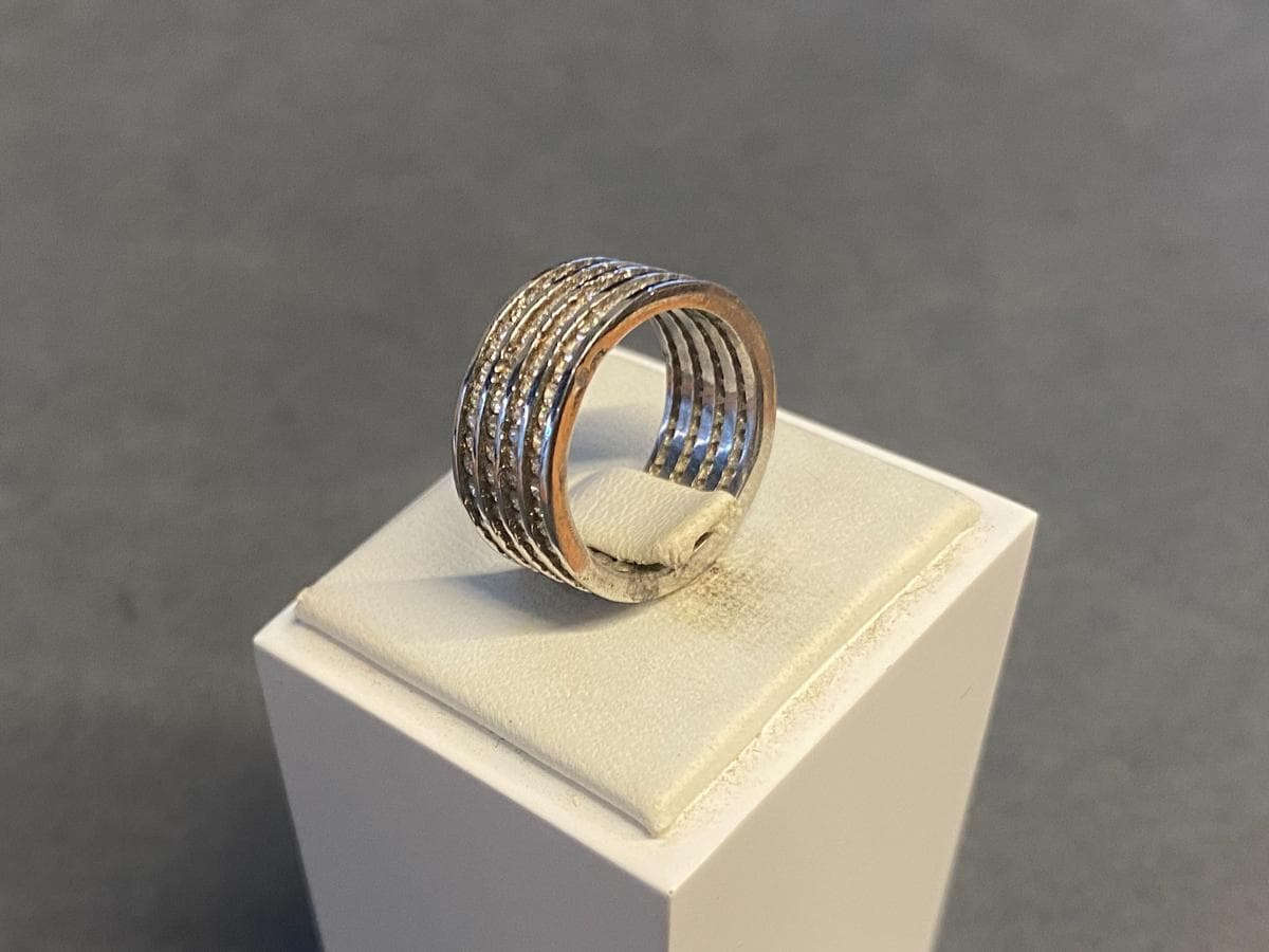 Anillo de plata y otros materiales — imagen 4