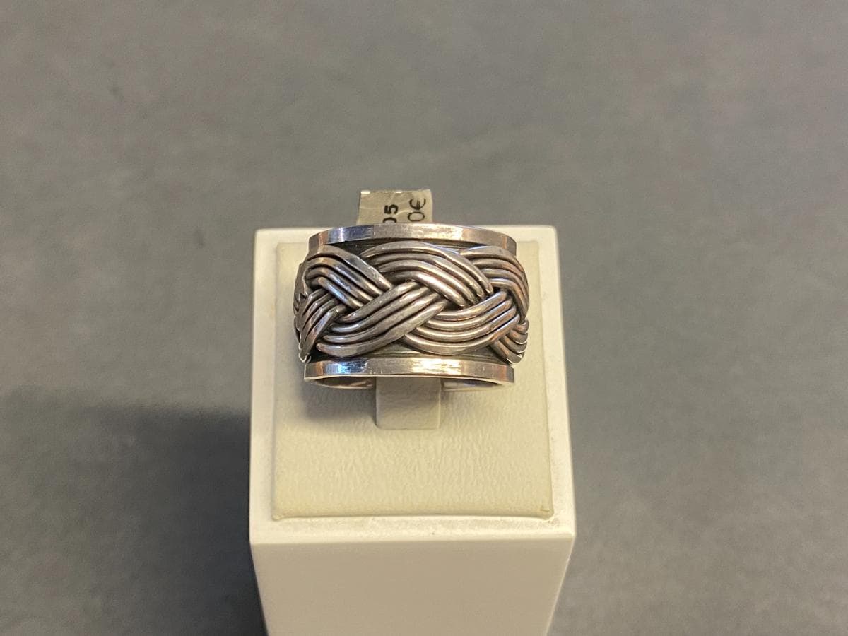Anillo de plata y otros materiales — imagen 2
