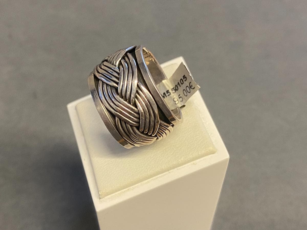 Anillo de plata y otros materiales — imagen 4