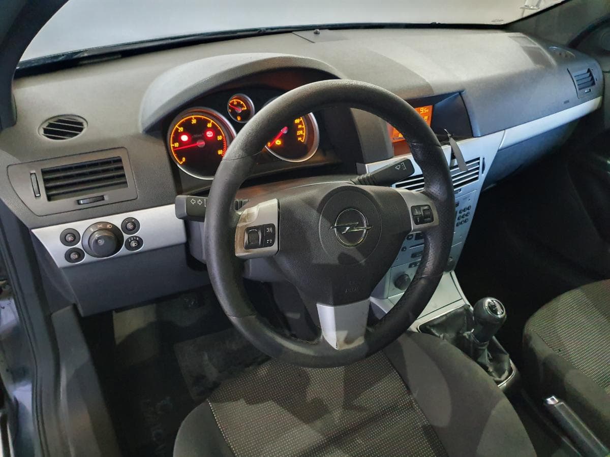 Opel Astra 1.3CDTI · Ano 2008 — imagen 31