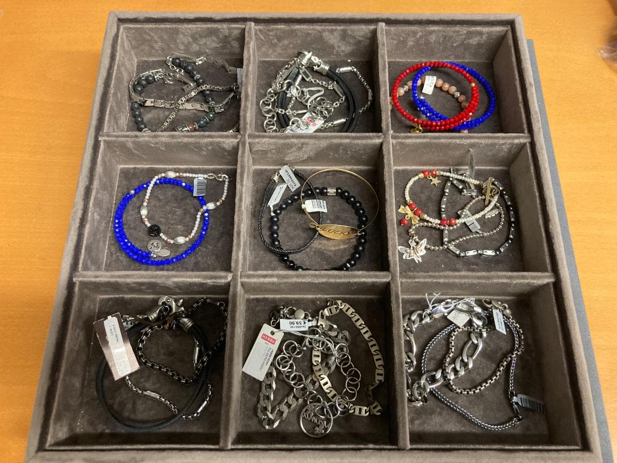 Bracelets — image 1