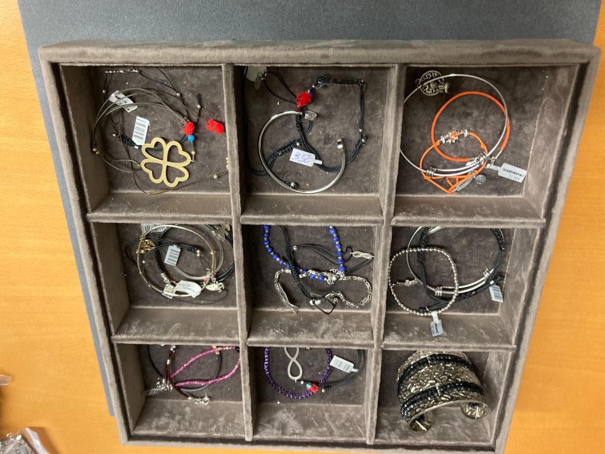 Bracelets — image 2